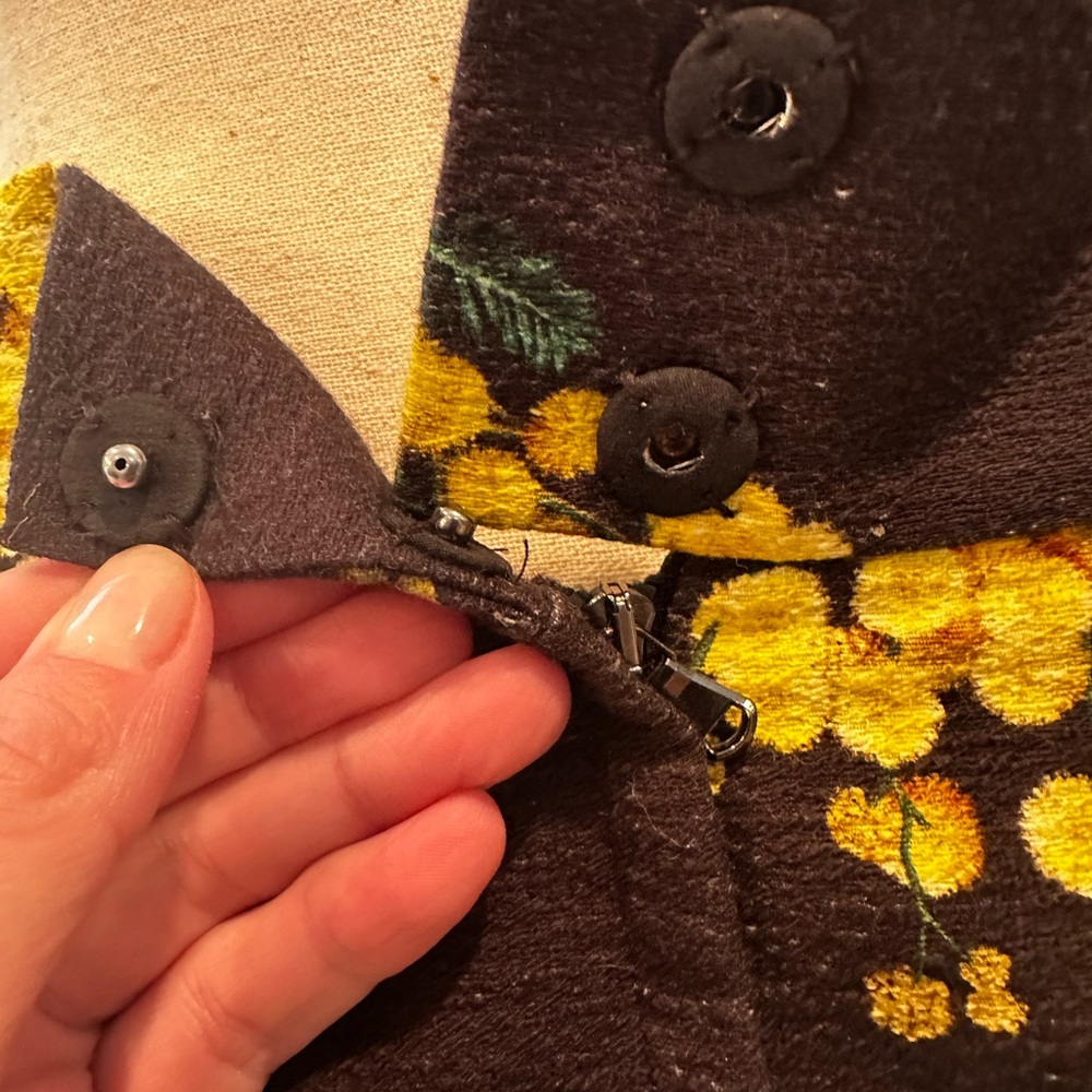 Dolce & Gabbana  Black & Yellow Floral Acacia Mimosa Print Crepe Skirt size 46 L - Picture 10 of 12